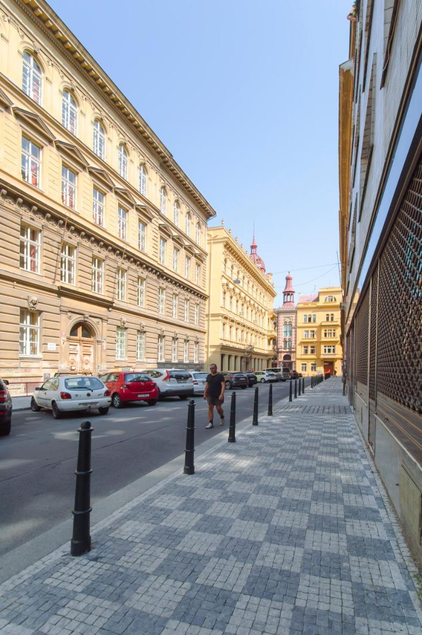 U Pujcovny 6 Apartament *